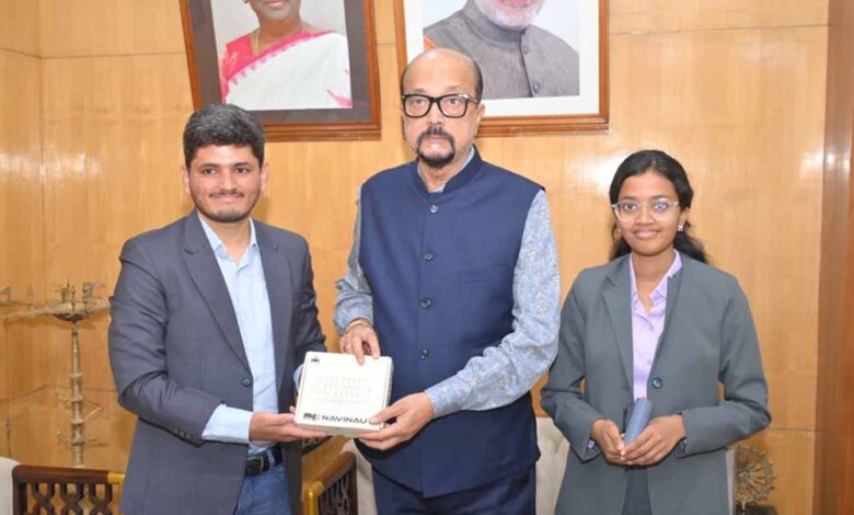 राज्यपाल-डेका-से-यूनीसेफ-के-इमेजिन-वेंचर-के-प्रथम-भारतीय-पुरस्कार-विजेता-ने-की-सौजन्य-भें