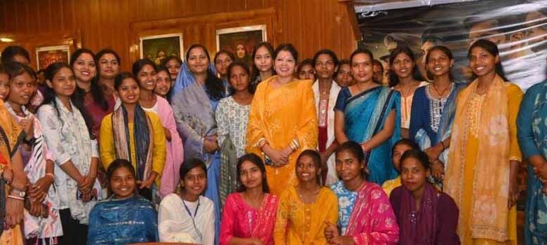 मंत्री-लक्ष्मी-राजवाड़े-ने-600-छात्राओं-को-दिखाई-द-केरल-स्टोरी-2