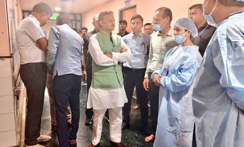 उप-मुख्यमंत्री-शुक्ल-ने-एम्स-भोपाल-में-उपचाररत-मरीजों-एवं-उनके-परिजनों-से-मिलकर-कुशलक्षेम-लिया