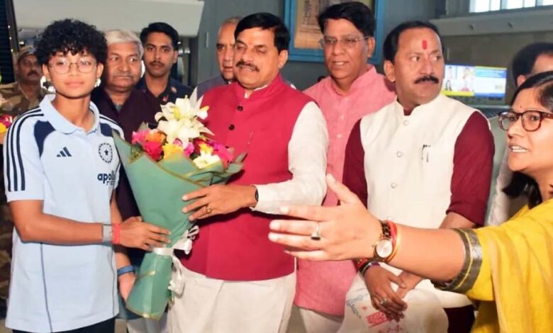 mp-की-बेटी-अनुष्का-बनीं-टीम-इंडिया-की-शान,-cm-मोहन-यादव-और-कलेक्टर-ने-दी-बधाई