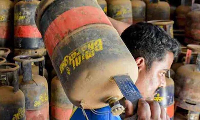 कमर्शियल-lpg-पर-कटौती:-अब-केवल-20%-सप्लाई,-प्रशासन-ने-तय-की-नई-प्राथमिकताएं