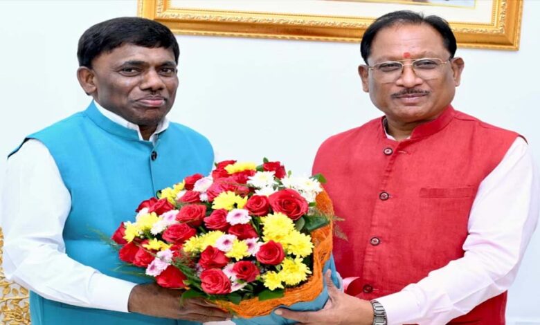 cm-साय-से-गोवा-के-मंत्री-रमेश-तावड़कर-की-सौजन्य-भेंट:-जनजातीय-कल्याण-और-खेल-विकास-को-लेकर-हुई-सार्थक-चर्चा