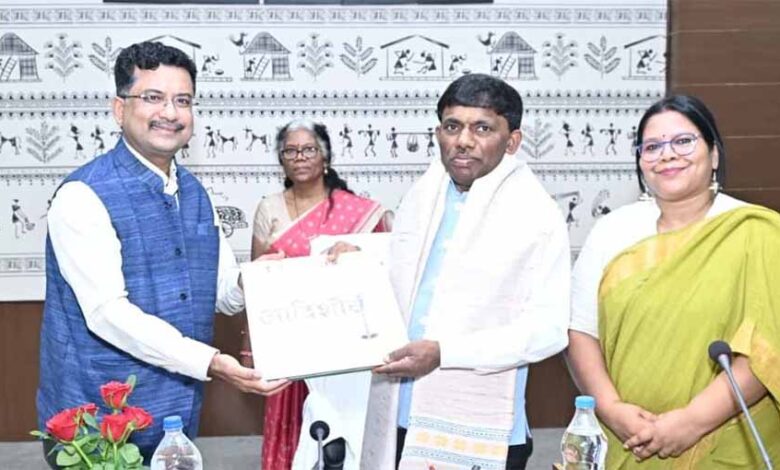 गोवा-के-मंत्री-डॉ.-रमेश-तावड़कर-ने-देखी-छत्तीसगढ़-की-जनजातीय-गौरव-की-झलक