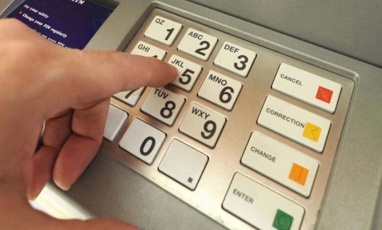 atm-rule-change:-1-अप्रैल-से-atm-से-पैसे-निकालना-होगा-महंगा,-बदल-रहे-हैं-ये-अहम-नियम