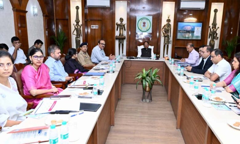 मुख्यमंत्री-विष्णु-देव-साय-कमिश्नर,-आईजी-और-जिला-कलेक्टरों-के-साथ-वीडियो-कॉन्फ्रेंसिंग-के-माध्यम-से-कर-रहे-हैं-बड़ी-बैठक