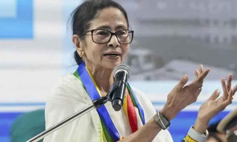 ममता-बनर्जी-का-चुनाव-आयोग-पर-हमला,-ias-ips-तबादलों-पर-उठाए-सवाल