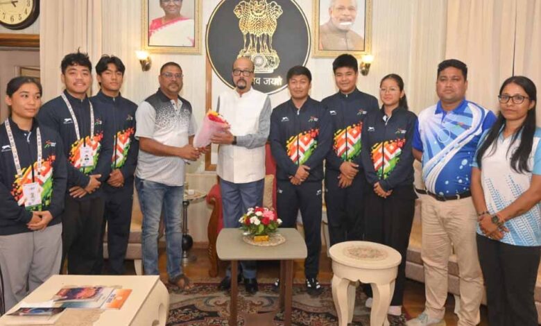 ट्राइबल-गेम्स-2026-में-शानदार-प्रदर्शन,-9-पदक-जीतने-वाले-असम-के-तैराकों-ने-राज्यपाल-डेका-से-की-मुलाकात