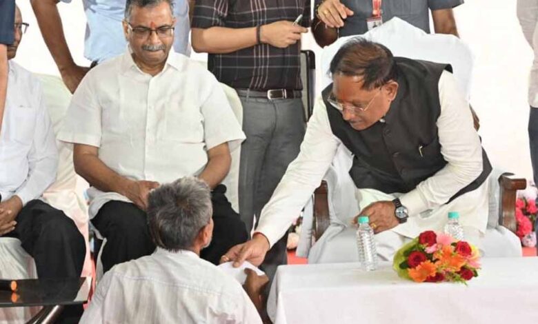 संवेदनशील-नेतृत्व-की-मिसाल:-मुख्यमंत्री-साय-ने-दिव्यांग-चंदूलाल-की-सुनी-पुकार,-मिनटों-में-मिला-समाधान