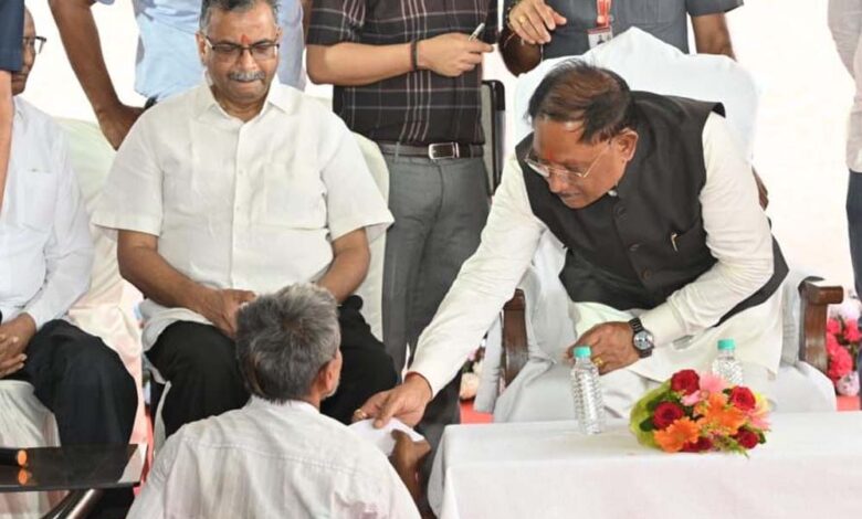 संवेदनशील-नेतृत्व-की-मिसाल:-मुख्यमंत्री-साय-ने-दिव्यांग-चंदूलाल-की-सुनी-पुकार,-मिनटों-में-मिला-समाधान