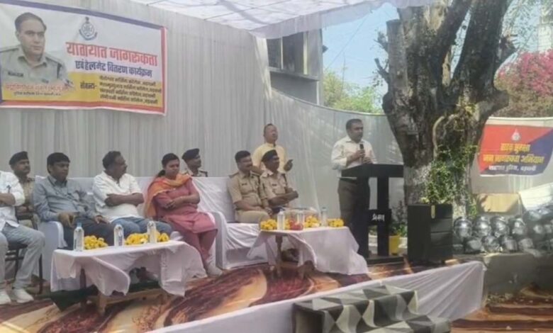 जागरूकता-अभियान:-एसपी-ने-वितरित-किए-हेलमेट,-रैली-को-दिखाई-हरी-झंडी