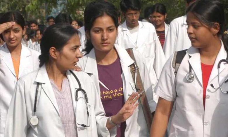 कैंसर-मरीजों-के-लिए-बड़ा-झटका,-pmjay-के-पैनल-से-300-डॉक्टर-बाहर,-जानें-कारण