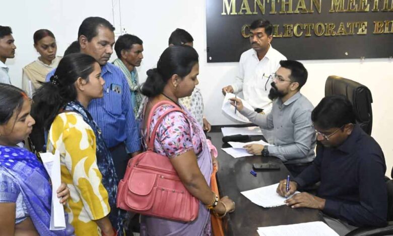 जनदर्शन-में-सुनीं-गई-लोगों-की-समस्याएं-अधिकारियों-को-त्वरित-निराकरण-के-निर्देश