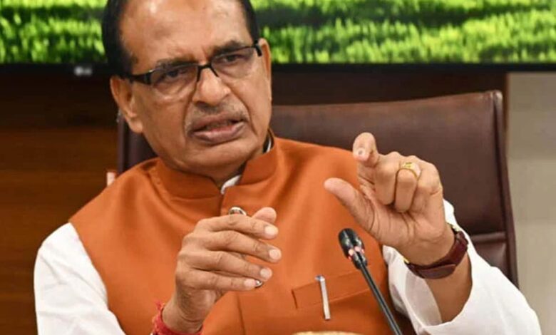 यूरिया,-डीएपी-की-कीमत-बढ़ाने-पर-शिवराज-सिंह-चौहान-का-बड़ा-ऐलान,-किसानों-को-मिलेगा-रिकॉर्ड-चेक