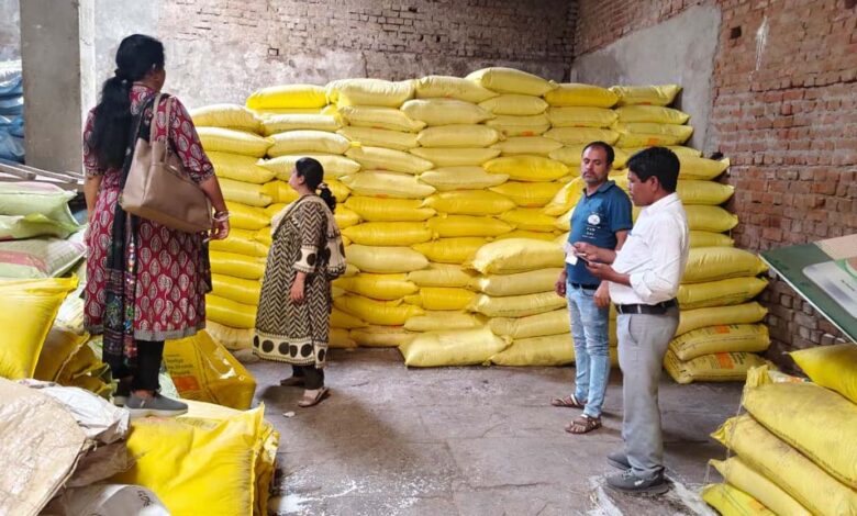 बिलासपुर-:-खाद-वितरण-में-गड़बड़ी-:-दो-दुकानों-पर-21-दिन-की-बिक्री-पर-रोक,-लाइसेंस-निलंबित