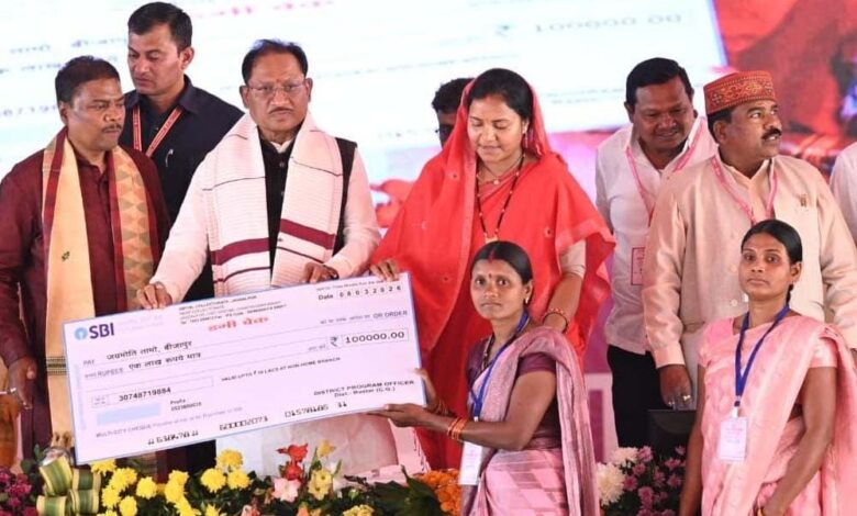 रायपुर-:-विशेष-लेख-:-स्वाभिमान-की-नई-पहचान-:-छत्तीसगढ़-में-महिला-सशक्तिकरण-का-स्वर्णिम-दौर