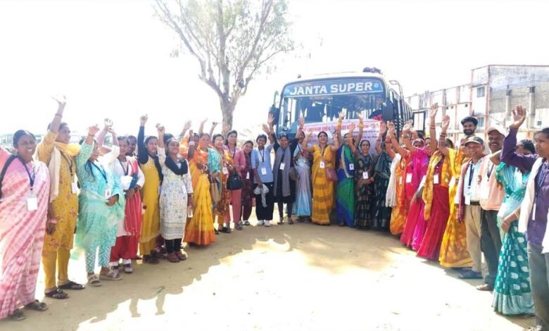 राम-नगरी-की-ओर-श्रद्धा-का-कारवां:-मनेंद्रगढ़-से-49-श्रद्धालु-अयोध्या-रवाना