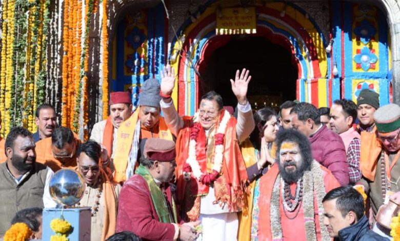 केदारनाथ धाम के कपाट खुले, महादेव के जयकारे से गूंज उठा वातावरण, हुई पुष्प वर्षा