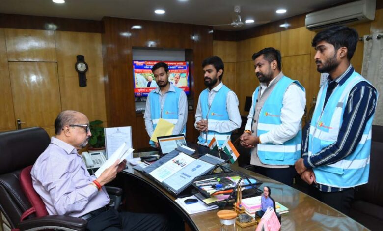 रायपुर-:-राज्यपाल-डेका-से-फिल-परमार्थ-आश्रम-के-संस्थापक-ने-की-भेंट