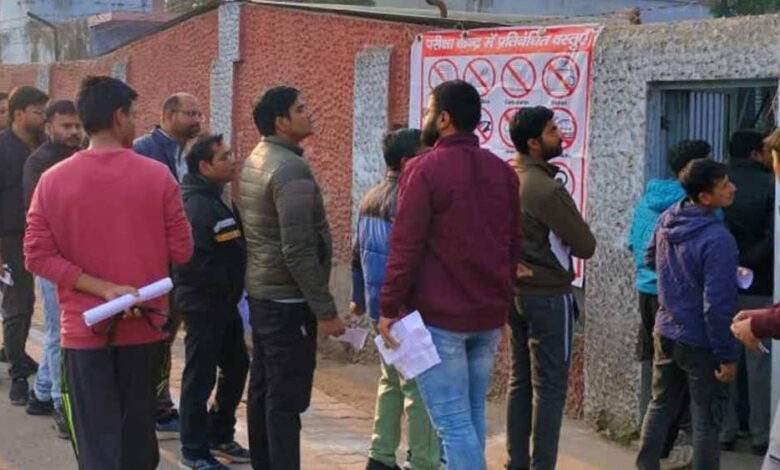 madhya-pradesh-public-service-commission-परीक्षा-में-सख्ती:-सेंटर-गेट-पर-उतरवाए-टॉप्स,-कलावा-भी-कटवाया