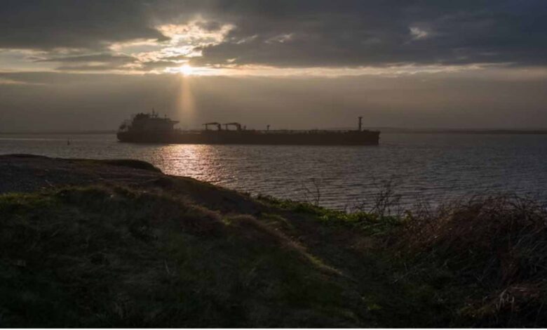 स्ट्रेट-ऑफ-होर्मुज-खुलते-ही-सुधर-सकता-है-तेल-उत्पादन,-गोल्डमैन-सैक्स-का-अनुमान