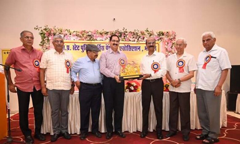 “सेवा-निवृत्ति-के-बाद-भी-सेवा-का-जज़्बा-हमेशा-जीवित-रहता-है”-—-डीजीपी-कैलाश-मकवाणा-डीजीपी-के-मुख्य-आतिथ्य-में-हुआ-41वां-वरिष्ठ-सदस्य-एवं-मेधावी-छात्र-छात्रा-सम्मान-समारोह