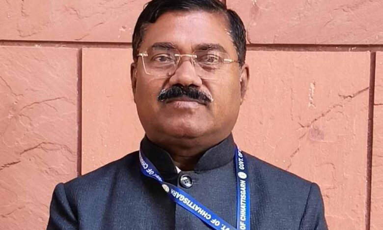 लापरवाही-और-वित्तीय-गड़बड़ी-पर-बड़ी-कार्रवाई:-स्कूल-शिक्षा-विभाग-ने-deo-को-किया-सस्पेंड