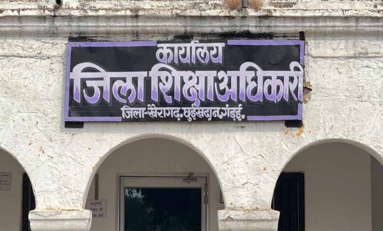 निजी-स्कूलों-पर-deo-का-शिकंजा,-फीस-बढ़ोतरी-पर-सख्ती;-किताब-कारोबार-पर-रोक