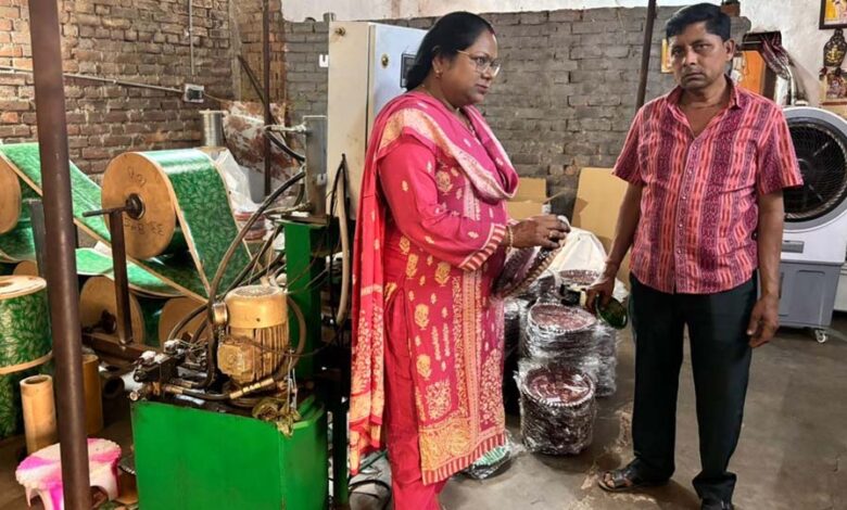 रीता-यादव-ने-रायगढ़-का-किया-दौरा,-pmegp-और-cmegp-योजनाओं-के-तहत-युवा-उद्यमियों-की-इकाइयों-का-निरीक्षण