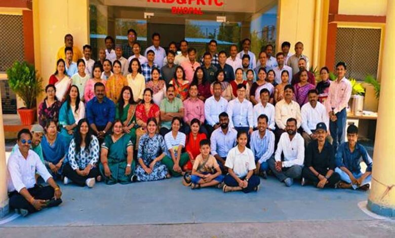 अल्पविराम-टूल-किट-के-माध्यम-से-जीवन-में-कराया-जा-रहा-है-आनंद-का-अहसास