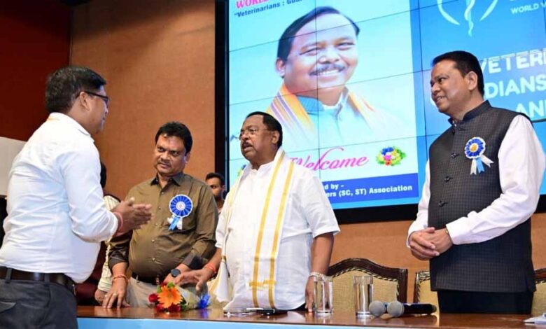 पशु-चिकित्सा-एवं-पशुपालन-विज्ञान-में-डॉ.-भीष्मदेव-साहू-को-“डॉ-सी-एम-सिंह-नेशनल-एक्सीलेंस-अवार्ड