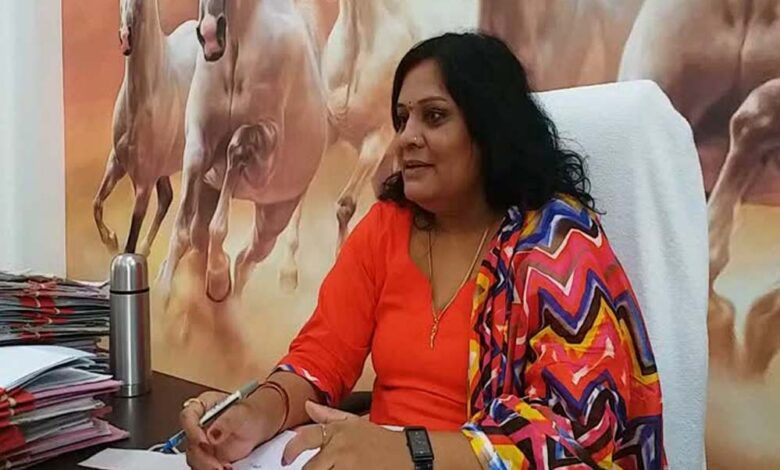 mp-की-लेडी-अफसर-लक्ष्मी-गामड़-की-पोस्ट-पर-हंगामा,-‘थप्पड़-मारने-वाला-असिस्टेंट’-की-मांग