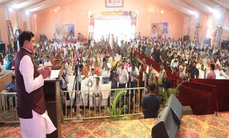 मुख्यमंत्री-डॉ.-यादव-जैन-मुनि-आचार्य-के-पावन-सान्निध्य-में-आयोजित-भव्य-प्रतिष्ठा-महोत्सव-में-हुए-सम्मिलित