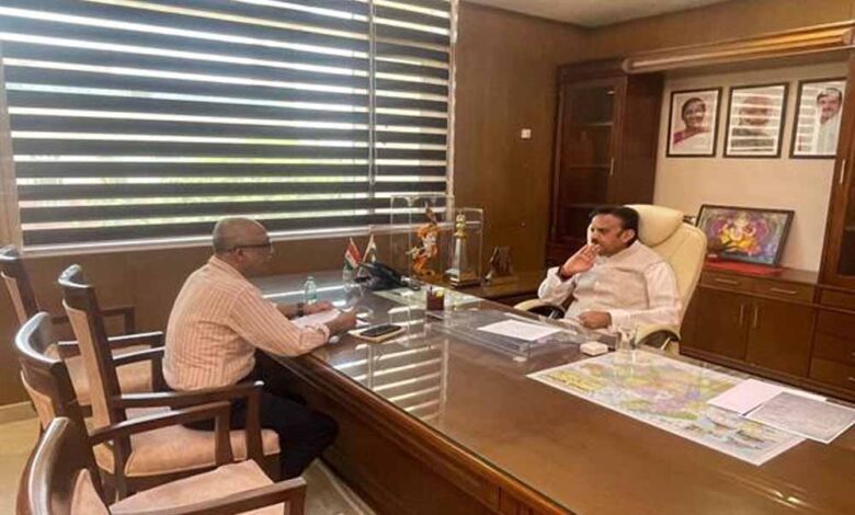 स्वास्थ्य-सेवाओं-की-गुणवत्ता-और-चिकित्सा-शिक्षा-के-विस्तार-के-लिए-समयबद्ध-एवं-समन्वित-रूप-से-करें-कार्य:-उप-मुख्यमंत्री-शुक्ल