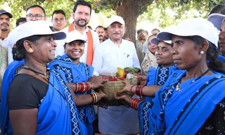 एक-चौपाल-ऐसा-भी-जहाँ-खुशियों-और-तालियों-की-रही-गूंज