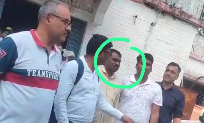 ब्योहारी-तहसील-के-एसडीएम-कार्यालय-में-लोकायुक्त-का-छापा-,15-हजार-की-रिश्वत-लेते-बाबू-रंगे-हाथ-हुआ-गिरफ्तार!