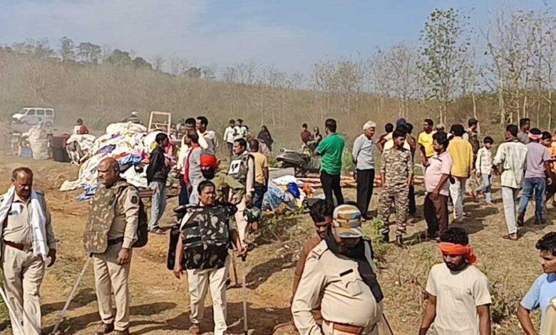महामाया-पहाड़-में-अतिक्रमण-हटाने-बुलडोजर-चला,-डबरीपानी-में-पुलिस-फोर्स-तैनात;-157-लोगों-का-कब्जा-हटाया-जाएगा