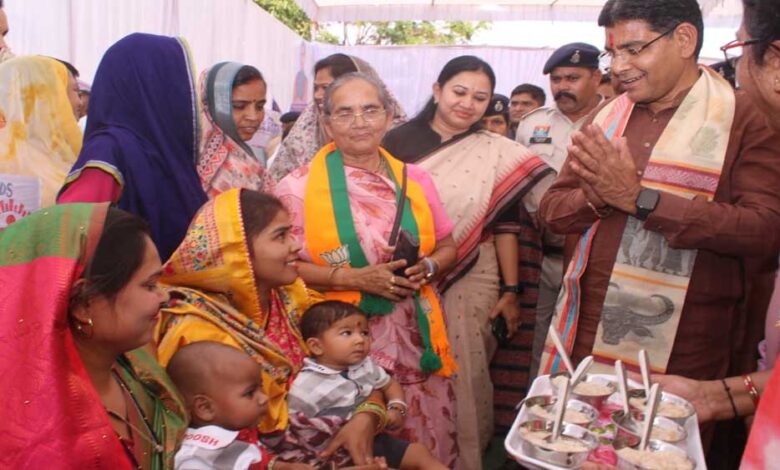 सरकार की योजनाओं का लाभ प्रत्येक पात्र हितग्राही को मिलें – मंत्री  टंक राम वर्मा