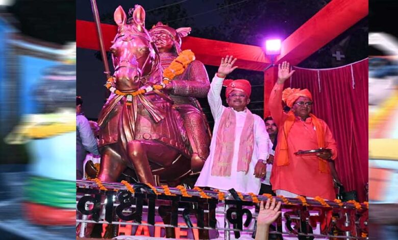 सुशासन तिहार 2026: मुख्यमंत्री विष्णु देव साय ने किया मुंगेली नगर के चौक-चौराहों में स्थापित प्रतिमाओं का अनावरण