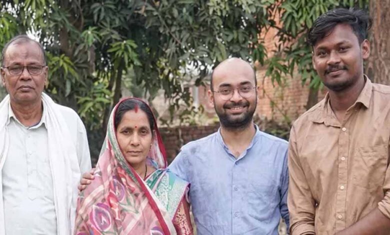 जंगल-में-तेंदूपत्ता-बीनने-वाला-युवक-बना-ifs-ऑफिसर,-अजय-गुप्ता-की-संघर्ष-से-सफलता-तक-की-कहानी