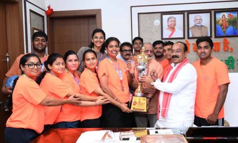 उप-मुख्यमंत्री-अरुण-साव-से-फेडरेशन-कप-मिक्स्ड-नेटबॉल-चैंपियनशिप-में-रजत-पदक-जीतने-वाले-खिलाड़ियों-ने-की-मुलाकात