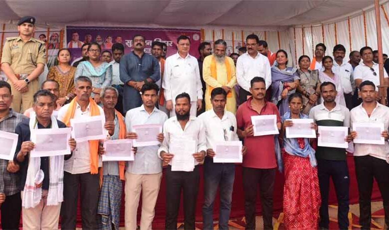 जिले-के-प्रभारी-मंत्रीलखनलाल-देवांगन-सहित-सांसद-विधायक-शामिल-हुए-सुशासन-तिहार-में