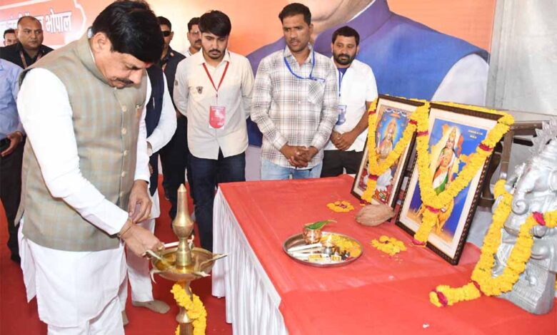 ग्रामीण-विकास-में-रोजगार-सहायकों-की-महत्वपूर्ण-भूमिका,-राज्य-सरकार-इनके-हित-की-चिंता-करेगी-:-मुख्यमंत्री-डॉ.-यादव