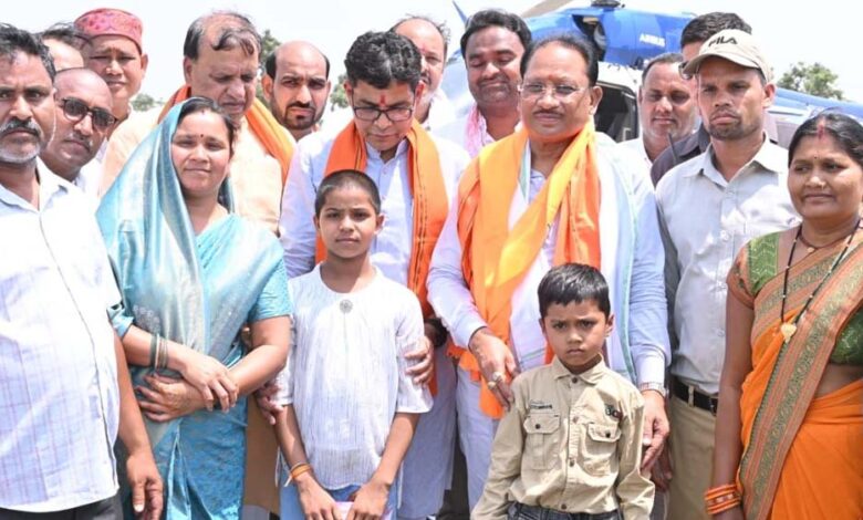 चिरायु-योजना-से-मिली-नई-जिंदगी:-समीरा-और-नितिन-ने-मुख्यमंत्री-को-थैंक-यू-कार्ड-देकर-जताया-आभार