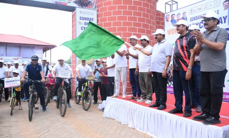 उपमुख्यमंत्री-अरुण-साव-ने-सायकल-चलाकर-फिटनेस-और-पर्यावरण-संरक्षण-का-दिया-संदेश