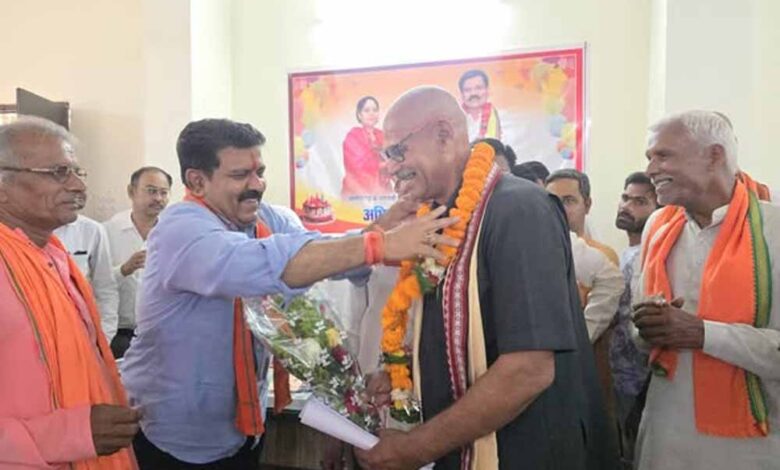 कृषक कल्याण परिषद अध्यक्ष ने की समीक्षा बैठक, खाद-बीज उपलब्धता और किसान योजनाओं की परखी प्रगति
