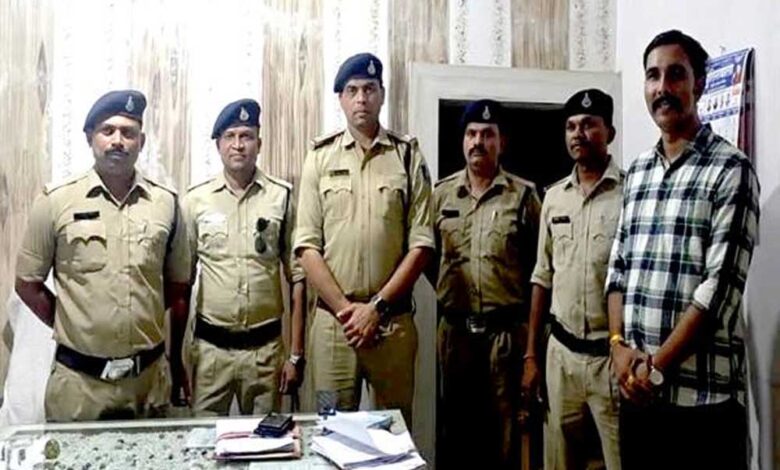 नरसिंहपुर पुलिस ने ऑनलाइन ट्रेडिंग के नाम पर ठगी करने वाले दो आरोपियों को किया गिरफ्तार
