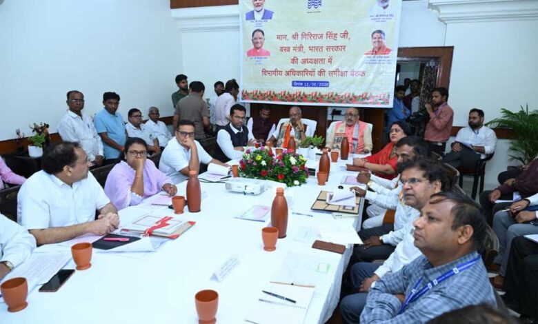 रेशम, खादी और हथकरघा क्षेत्र को नई दिशा: केंद्रीय वस्त्र मंत्री गिरिराज सिंह ने दिए महत्वपूर्ण निर्देश