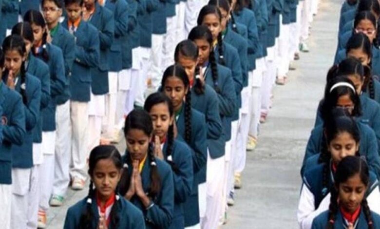 छत्तीसगढ़-के-स्कूलों-में-बड़ा-बदलाव:-राष्ट्रगान-के-साथ-गूंजेंगे-राज्यगीत-और-वैदिक-मंत्र