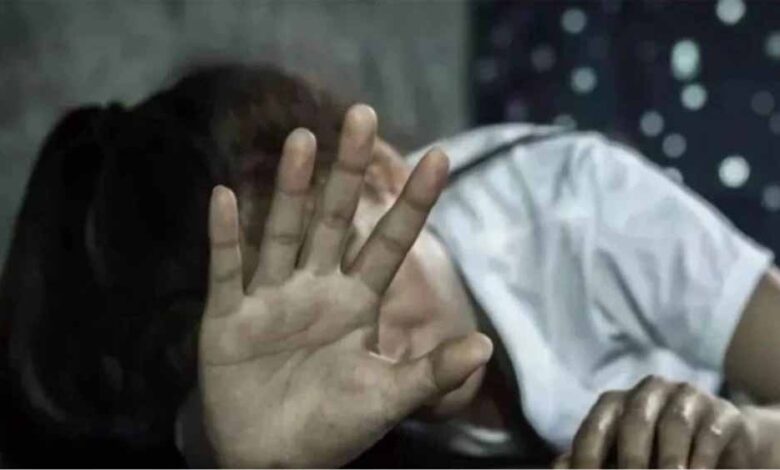 धार में मूक-बधिर नाबालिग से पड़ोसी ने किया दुष्कर्म, गर्भवती होने पर पेट देख पिता ने पूछा तो रोने लगी