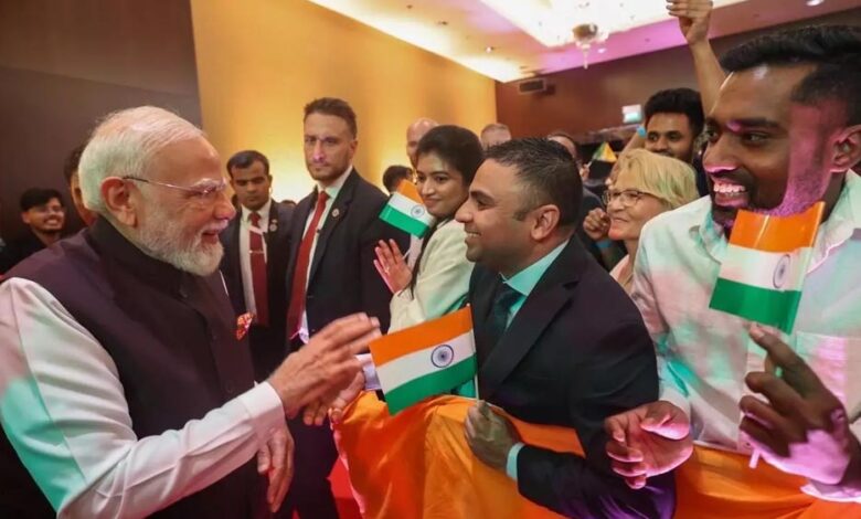 रोटी-नमक-और-‘वंदे-मातरम्’-से-हुआ-pm-मोदी-का-भव्य-स्वागत,-स्लोवाकिया-दौरे-से-खुलेंगे-रिश्तों-के-नए-अध्याय